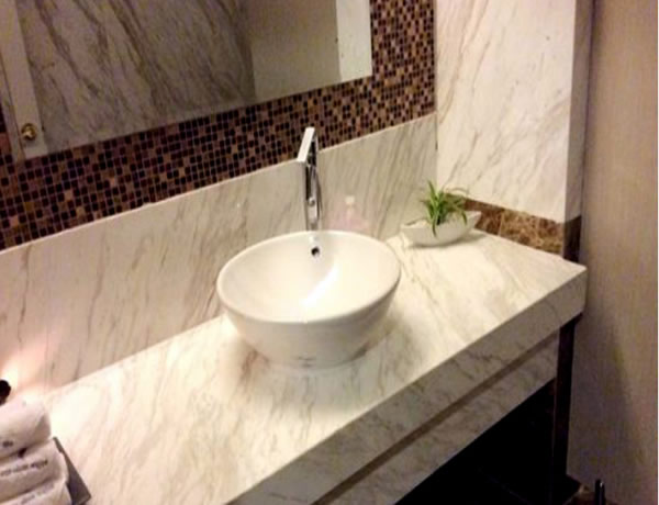 da-op-ban-lavabo-chau-rua-mat